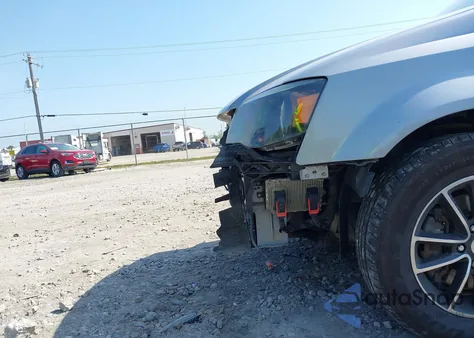 2019 Dodge Grand Caravan Gt из США, поврежденный, VIN 2C4RDGEG6KR642810